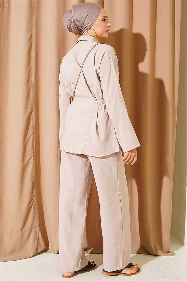 2 Piece Set with hidden buttons and buckle closure on the sides, beige.