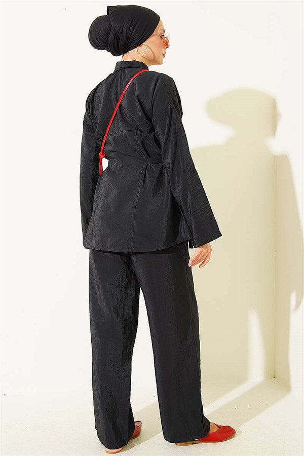 2 Piece Set with hidden buttons and buckle closure on the sides, black.