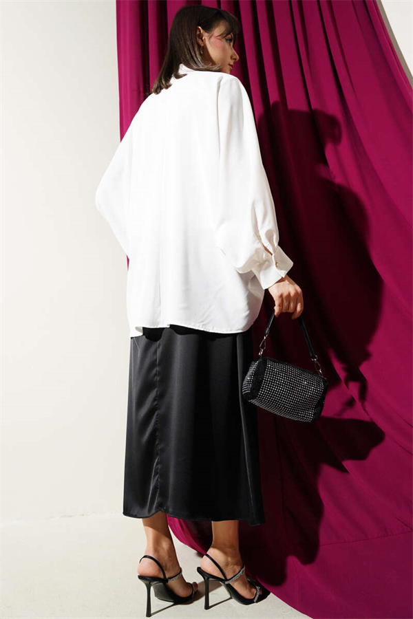 Oversize Shirt with Batwing Sleeve Necklace, White