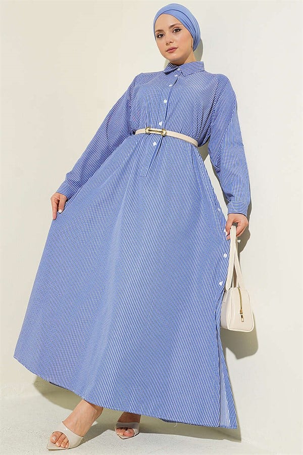 Half-buttoned, side-slit striped long shirt, navy blue.