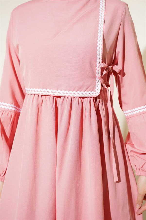 Zigzag Embroidered Side-Tie Poplin Dress in Powder Pink