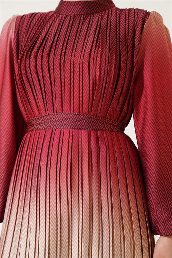 Zigzag Patterned Pleated Dress Tile
