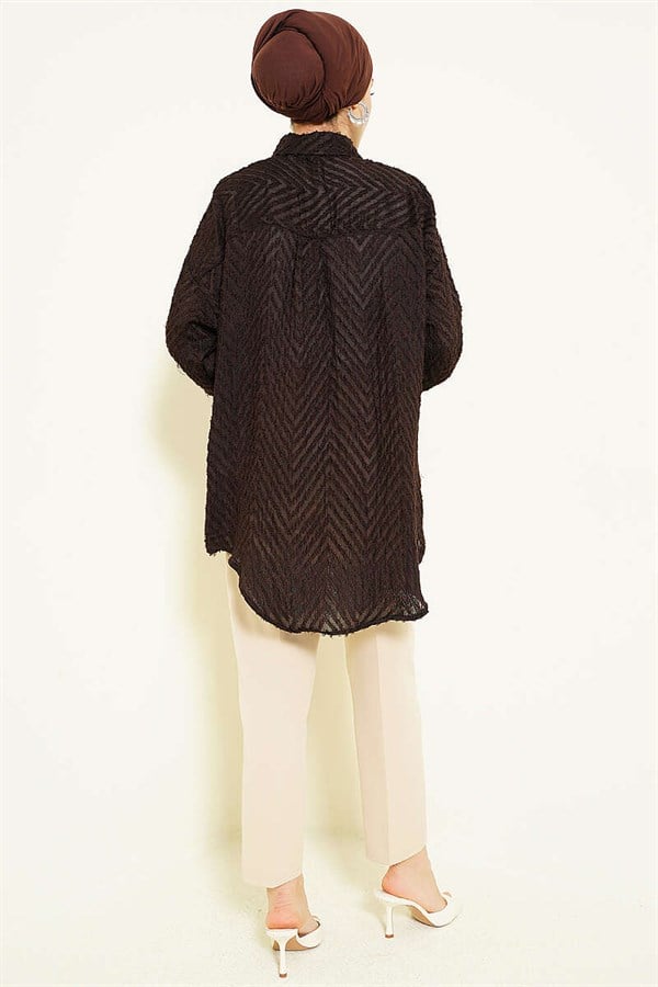 Loose-fitting shirt with zigzag tassels, dark brown.