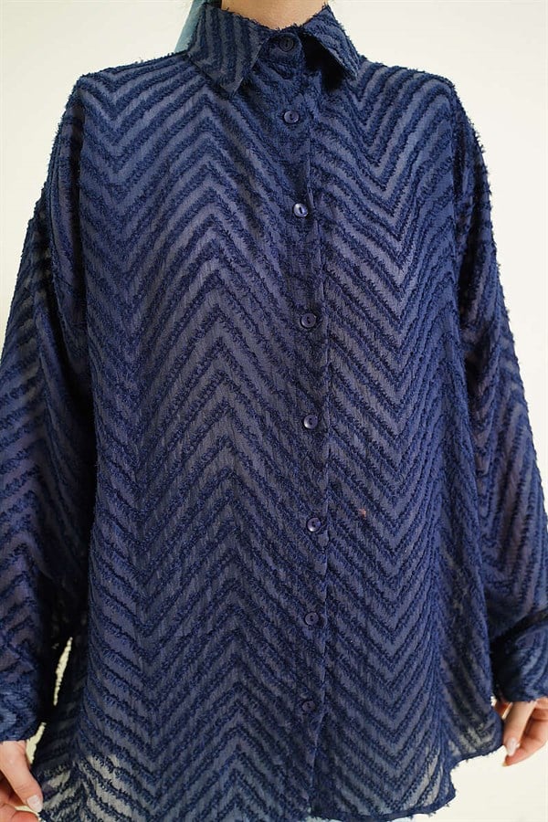 Loose-fitting shirt with zigzag tassels, navy blue.
