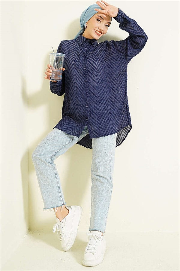 Loose-fitting shirt with zigzag tassels, navy blue.
