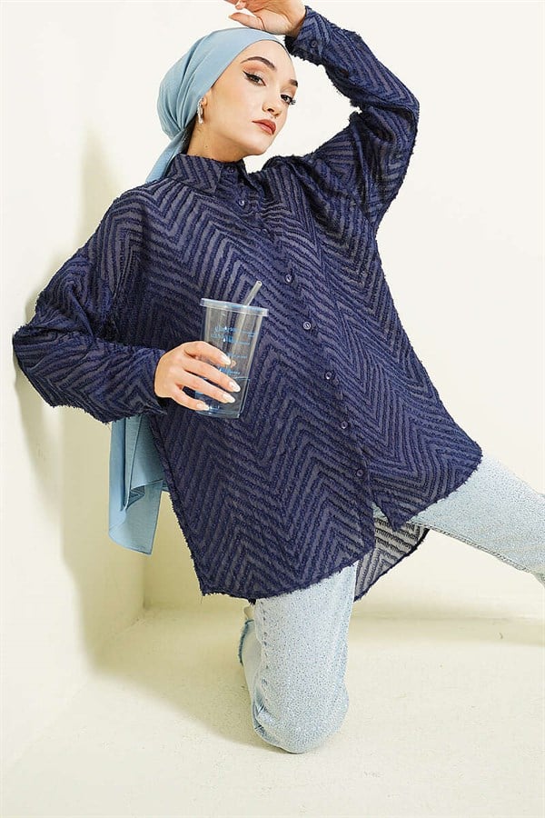 Loose-fitting shirt with zigzag tassels, navy blue.