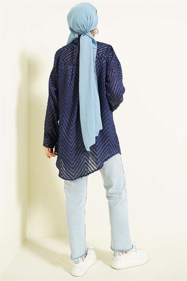 Loose-fitting shirt with zigzag tassels, navy blue.