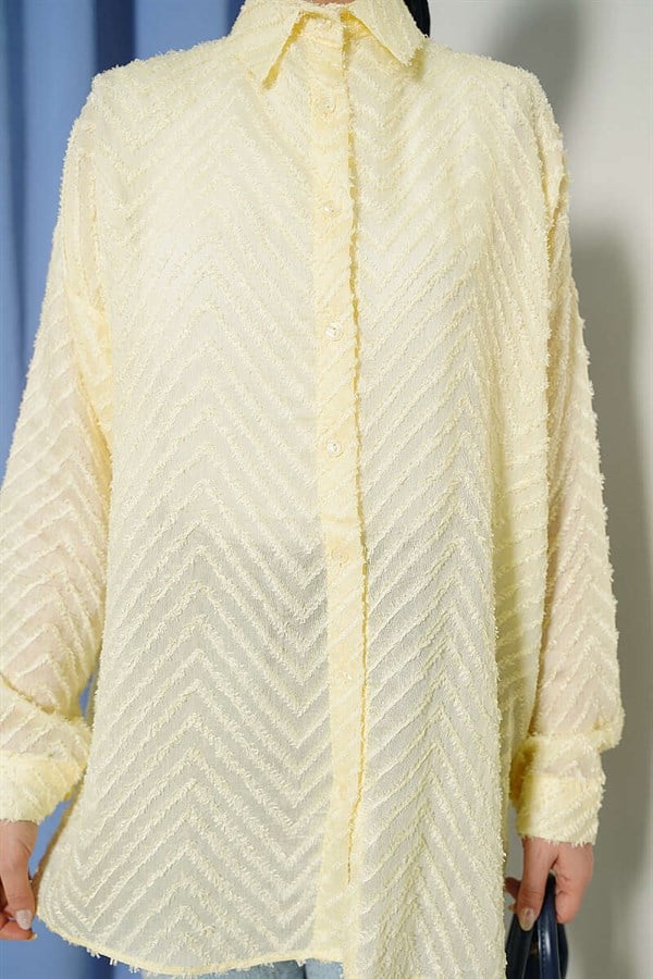 Loose-fitting shirt with zigzag tassels, yellow.