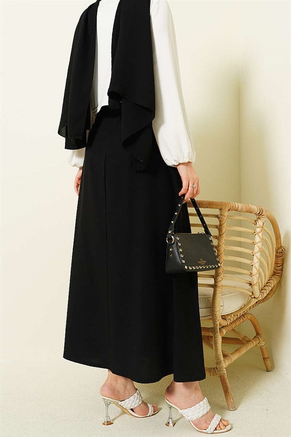 Chain Belt Pleated Skirt Black